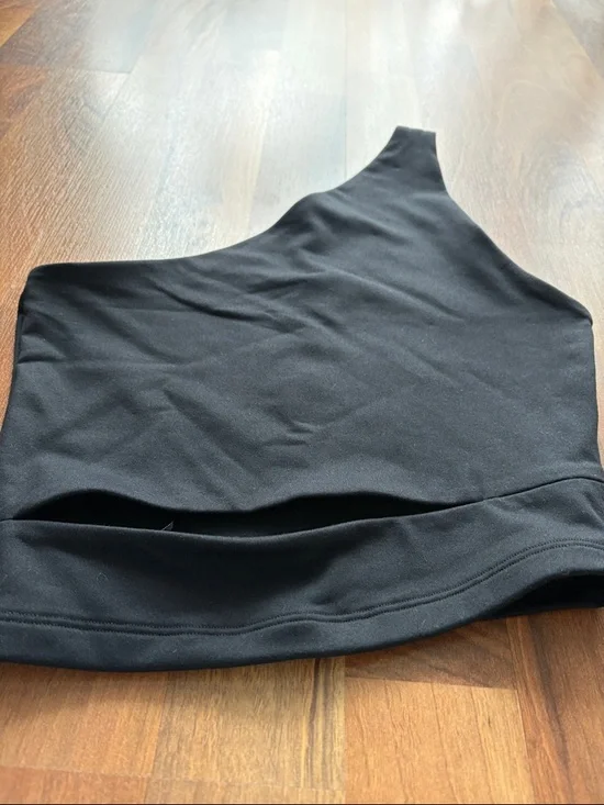 Abercrombie & Fitch Woman’s Size XS Black One-Shoulder Crop Top - Picture 4 of 9